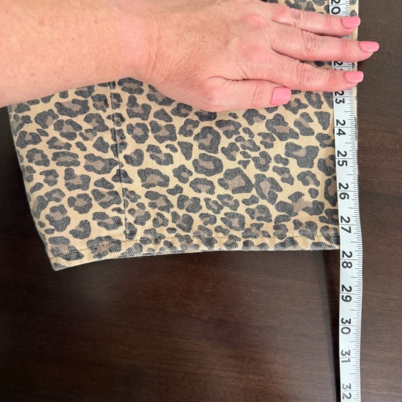 Abercrombie & Fitch Leopard Print Barrel Jeans Size 33 Mid Rise - Picture 4 of 7